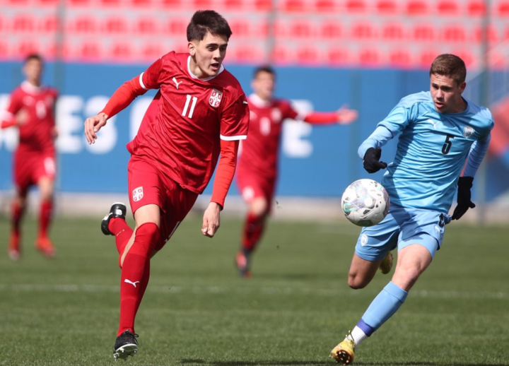 关于拉齐奥发布备战花絮；集结日复出首秀；CBA常规赛任务艰巨；球探报告显示潜力的信息