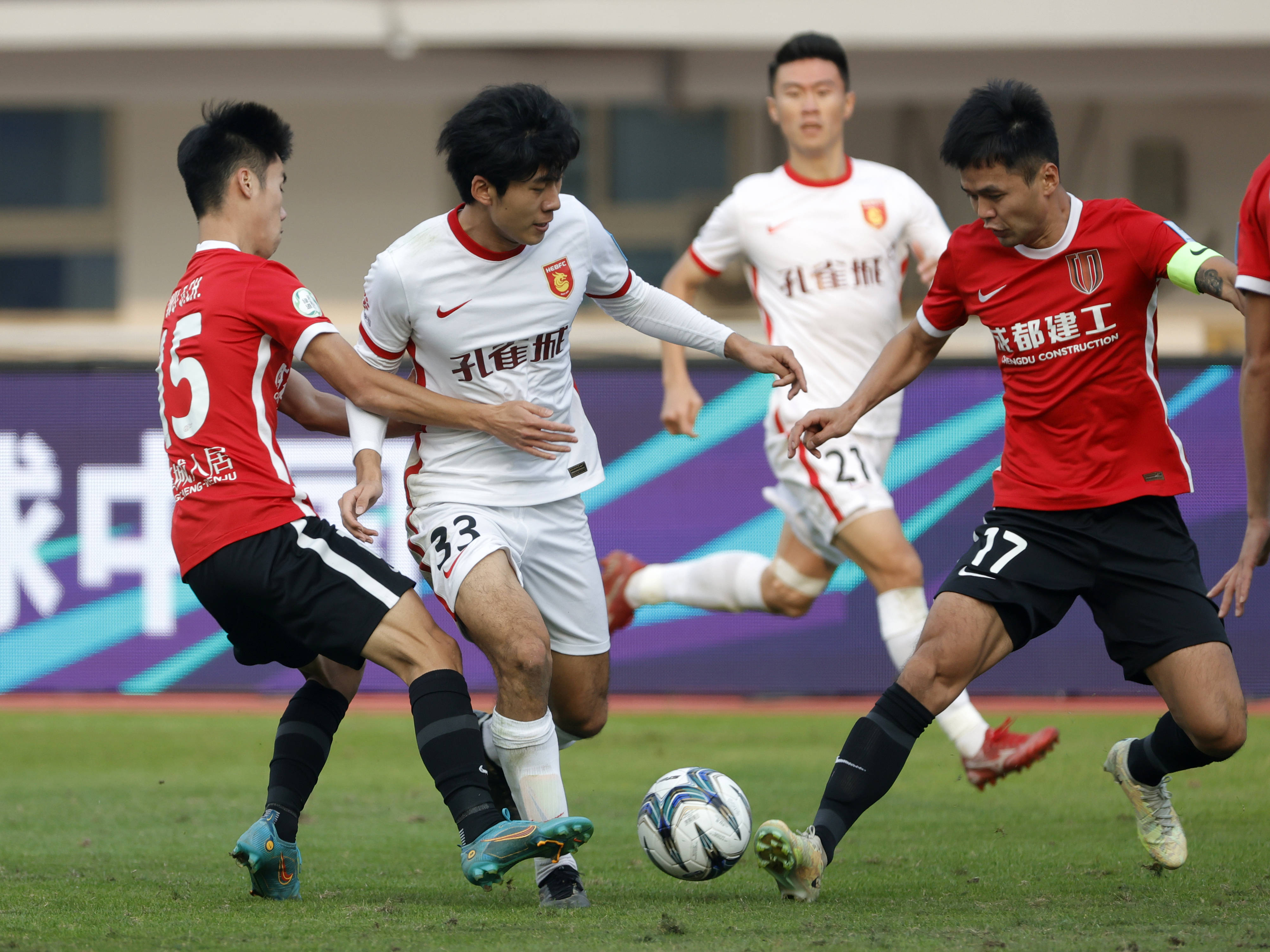 成都蓉城训练开放日；窗口期内部沟通引欢呼；亚冠在即；数据趋势出现新变化(成都蓉城足球比赛)